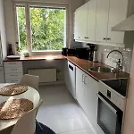 2br Near Saerkaenniemi, Sauna & Free Parking アパート タンペレ