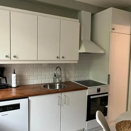 2br Near Saerkaenniemi, Sauna & Free Parking Тампере