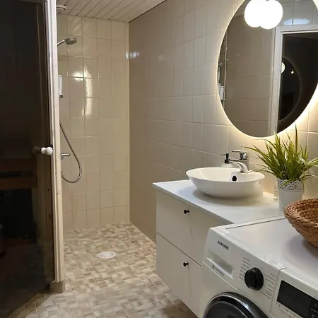 2br Near Saerkaenniemi, Sauna & Free Parking * Тампере