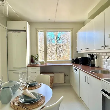 2br Near Saerkaenniemi, Sauna & Free Parking