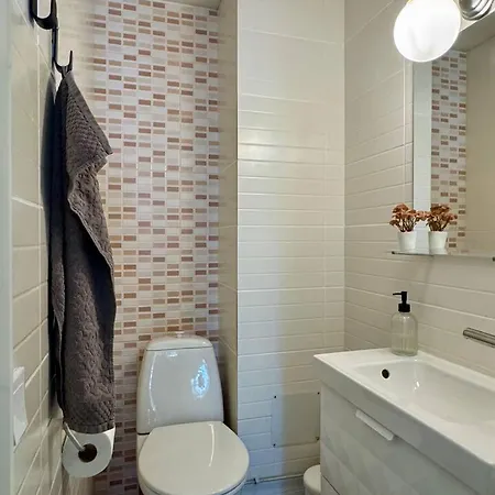 2br Near Saerkaenniemi, Sauna & Free Parking *